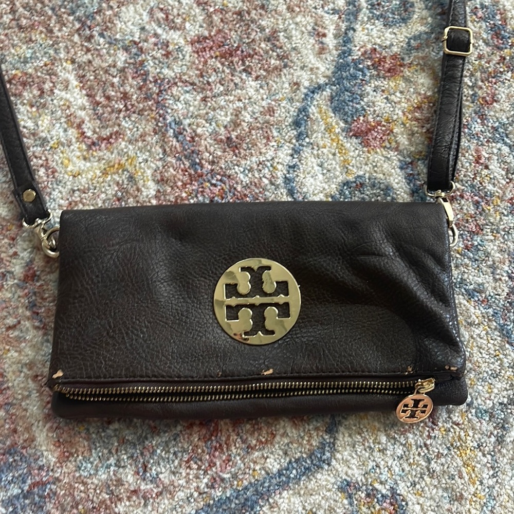 Tory Burch cross body pretty used but still in good condition